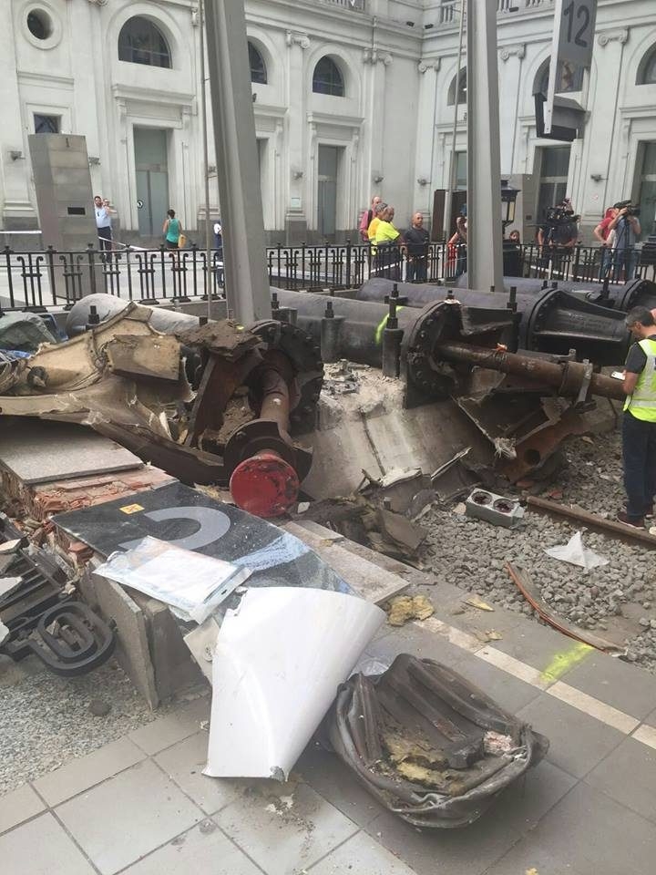 Estado en que quedó la topera tras el accidente, en la Estación de Francia en Barcelona.