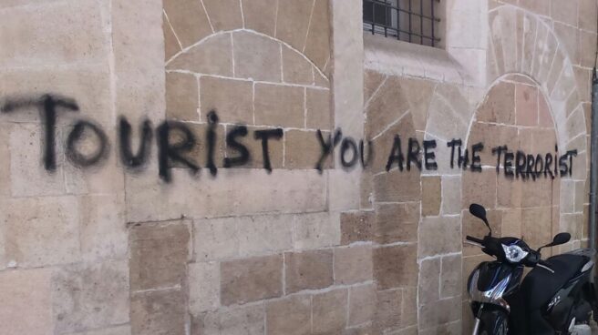 Pintada contra la llegada de turistas en Palma de Mallorca.