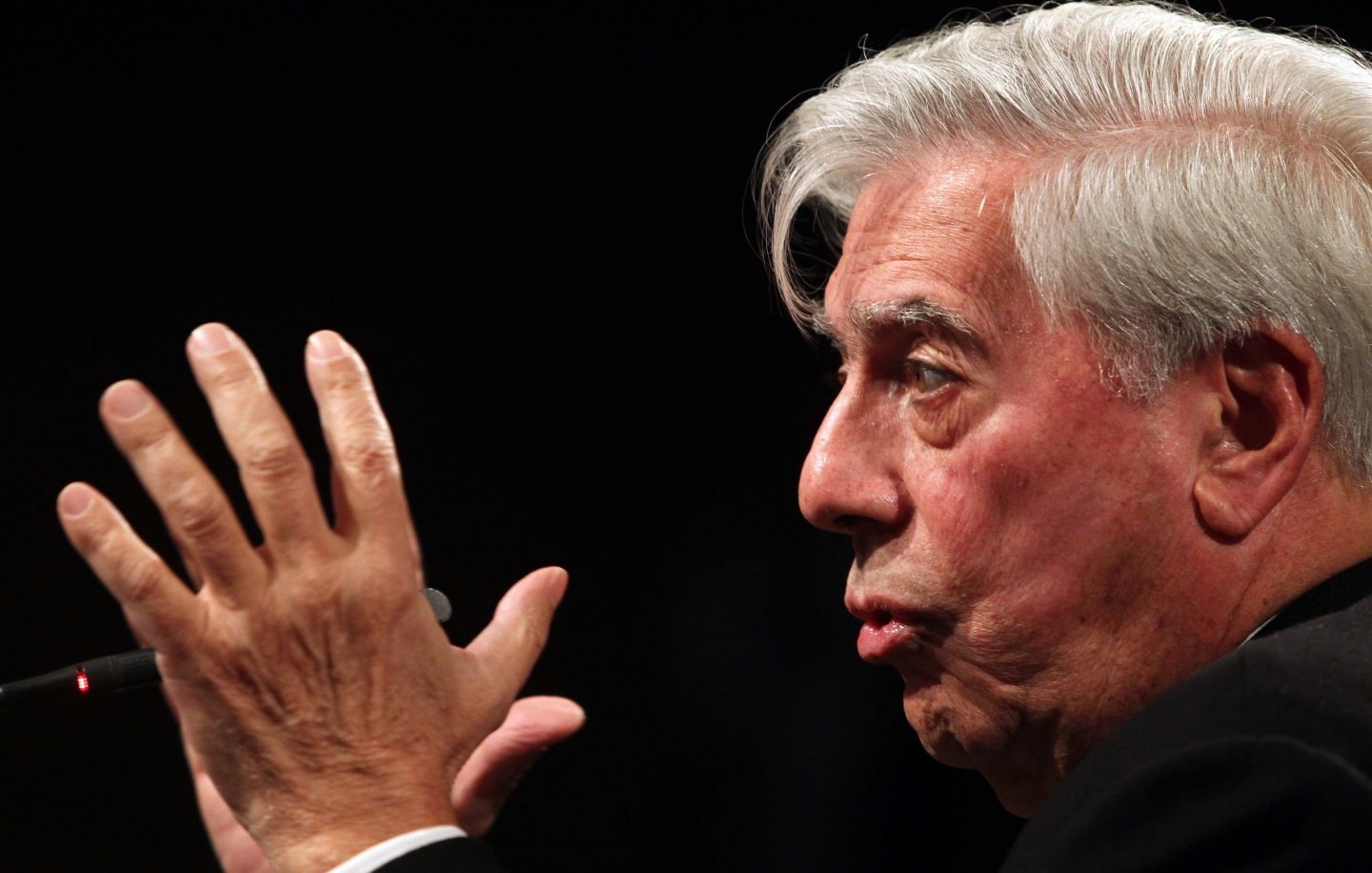 Vargas Llosa abandona un club internacional de escritores por sus "patrañas" sobre Cataluña