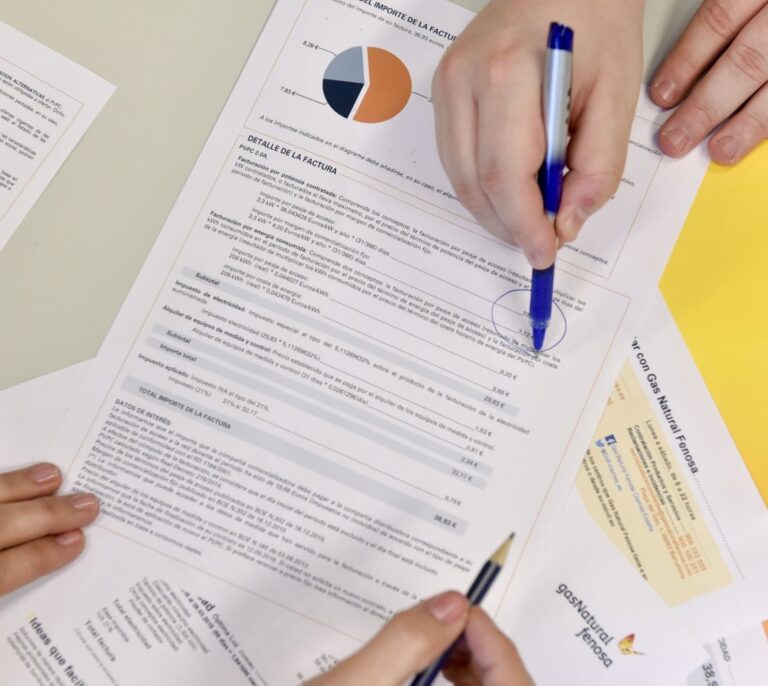 Naturgy pierde 400.000 clientes en cinco años mientras Repsol se dispara en el mercado del gas