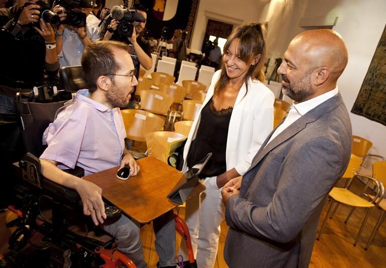 Podemos presiona al PSOE para activar de inmediato la moción de censura contra Rajoy