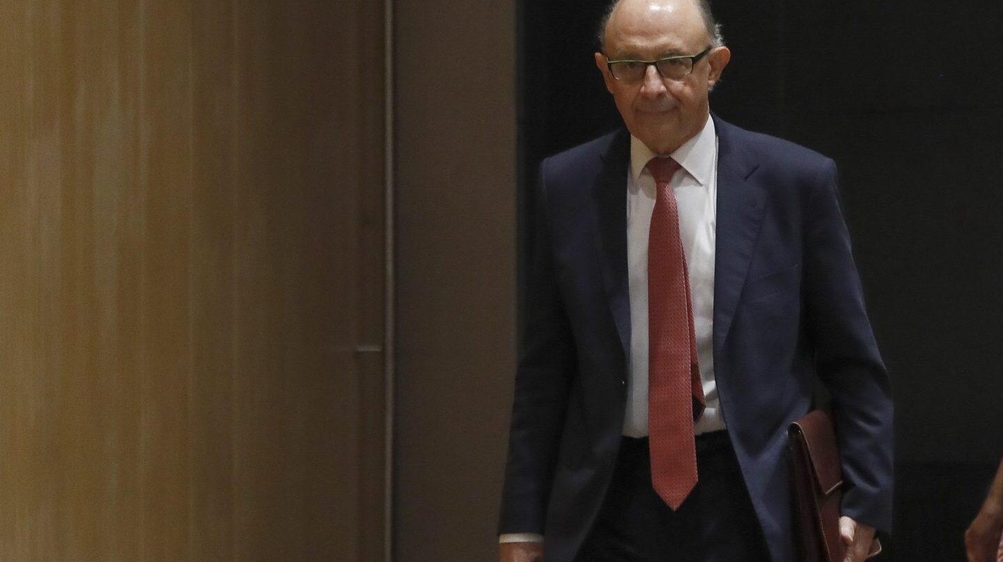 El ministro de Hacienda, Cristobal Montoro, explica que Cataluña seguirá contando con financiación para los servicios públicos.