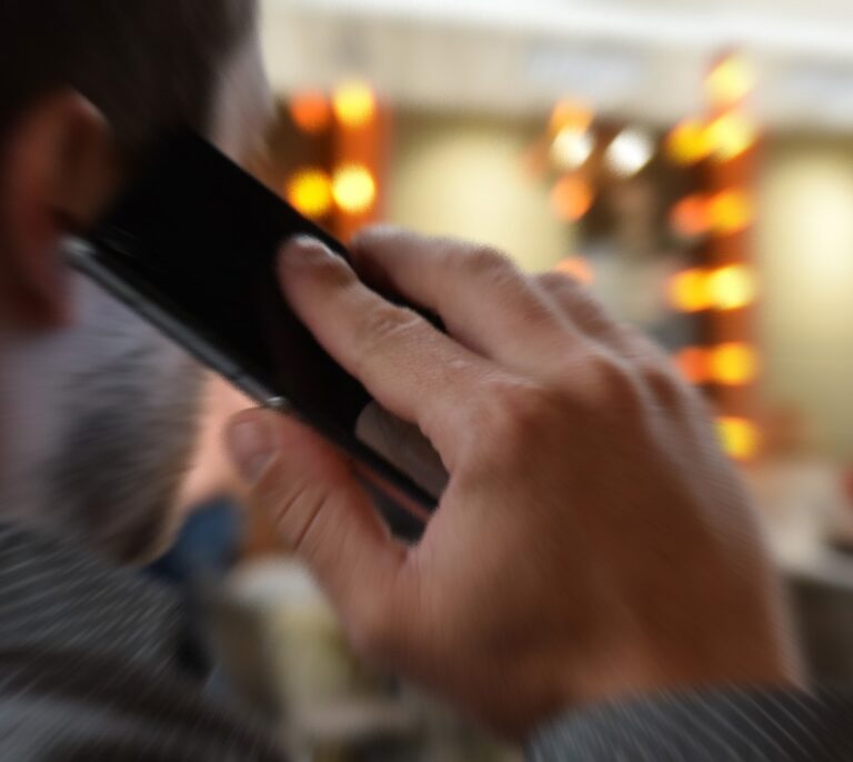 Los usuarios de telefonía que cambian de compañía alcanzan el nivel más alto en tres años