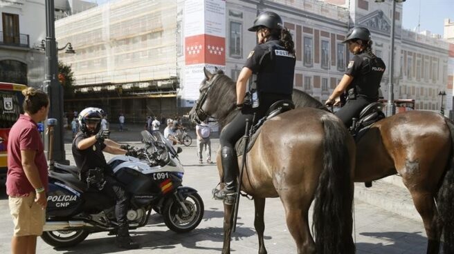 Mandos policiales, partidarios de no elevar el nivel de alerta pese a los atentados en Cataluña