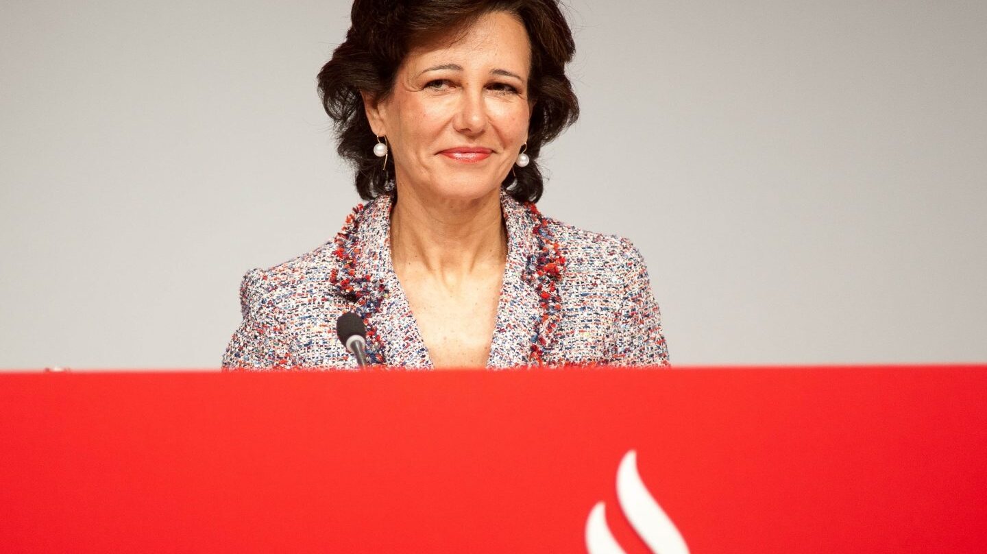 La presidenta de Banco Santander, Ana Botín en la junta general de accionistas de 2017.
