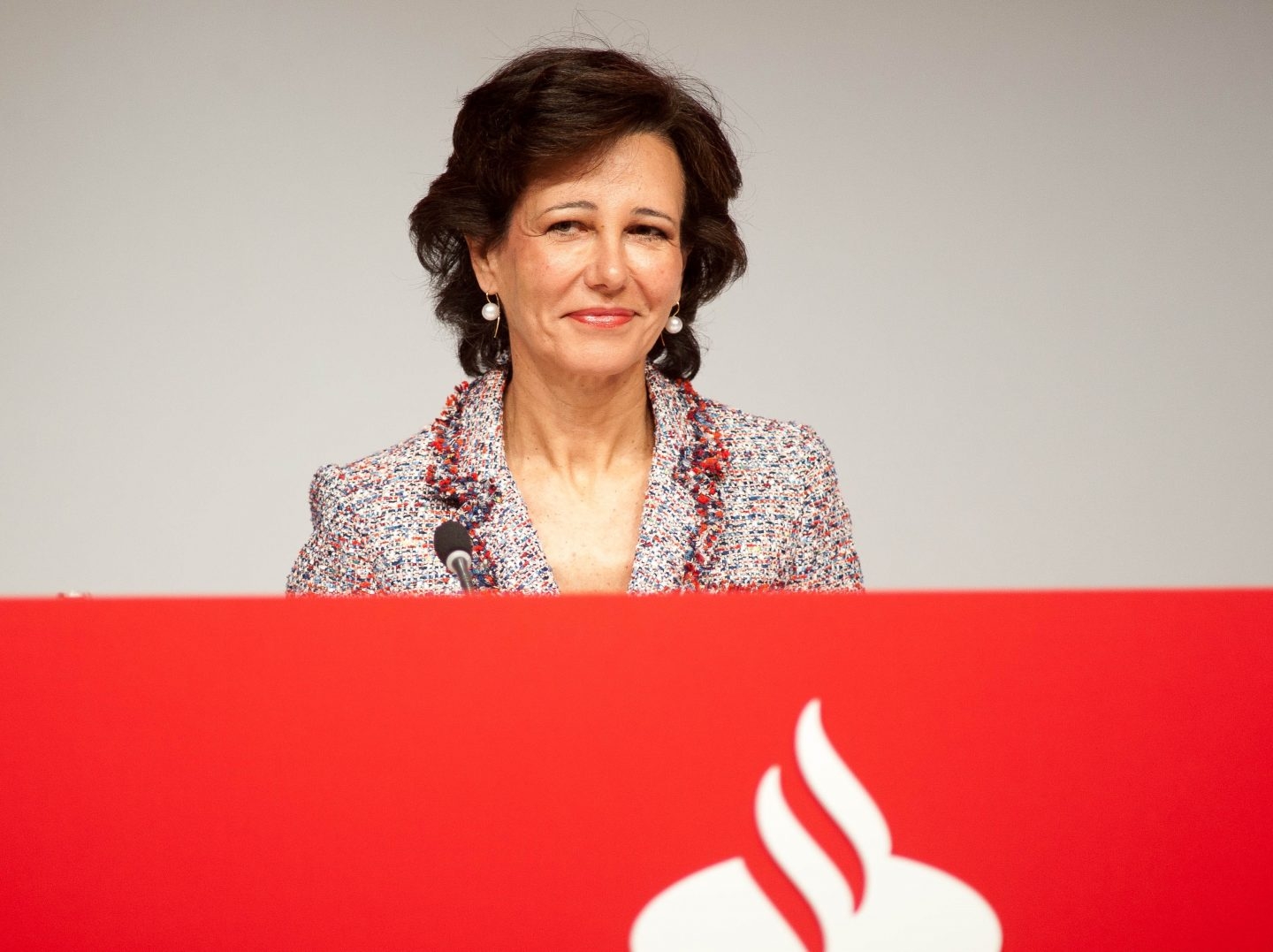 La presidenta de Banco Santander, Ana Botín en la junta general de accionistas de 2017.