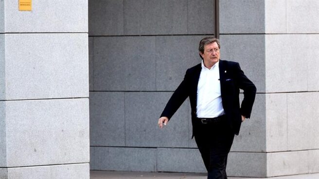 Cinco imputados por el escándalo del fútbol, en la nueva junta directiva de la Federación Juan Luis Larrea es presidente de la RFEF tras la suspensión cautelar decretada por la RFEF contra