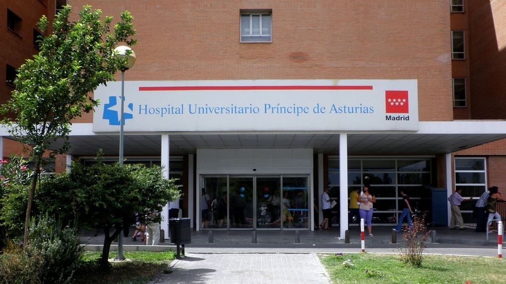 Entrada del Hospital Príncipe de Asturias de Alcalá de Henares.