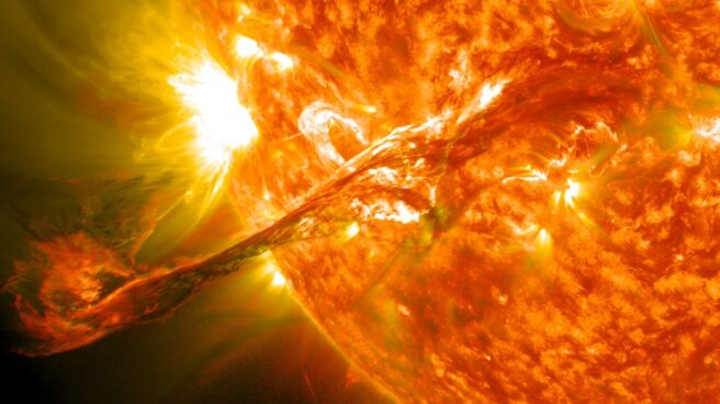 El Sol controla sus propias erupciones. Erupción solar.