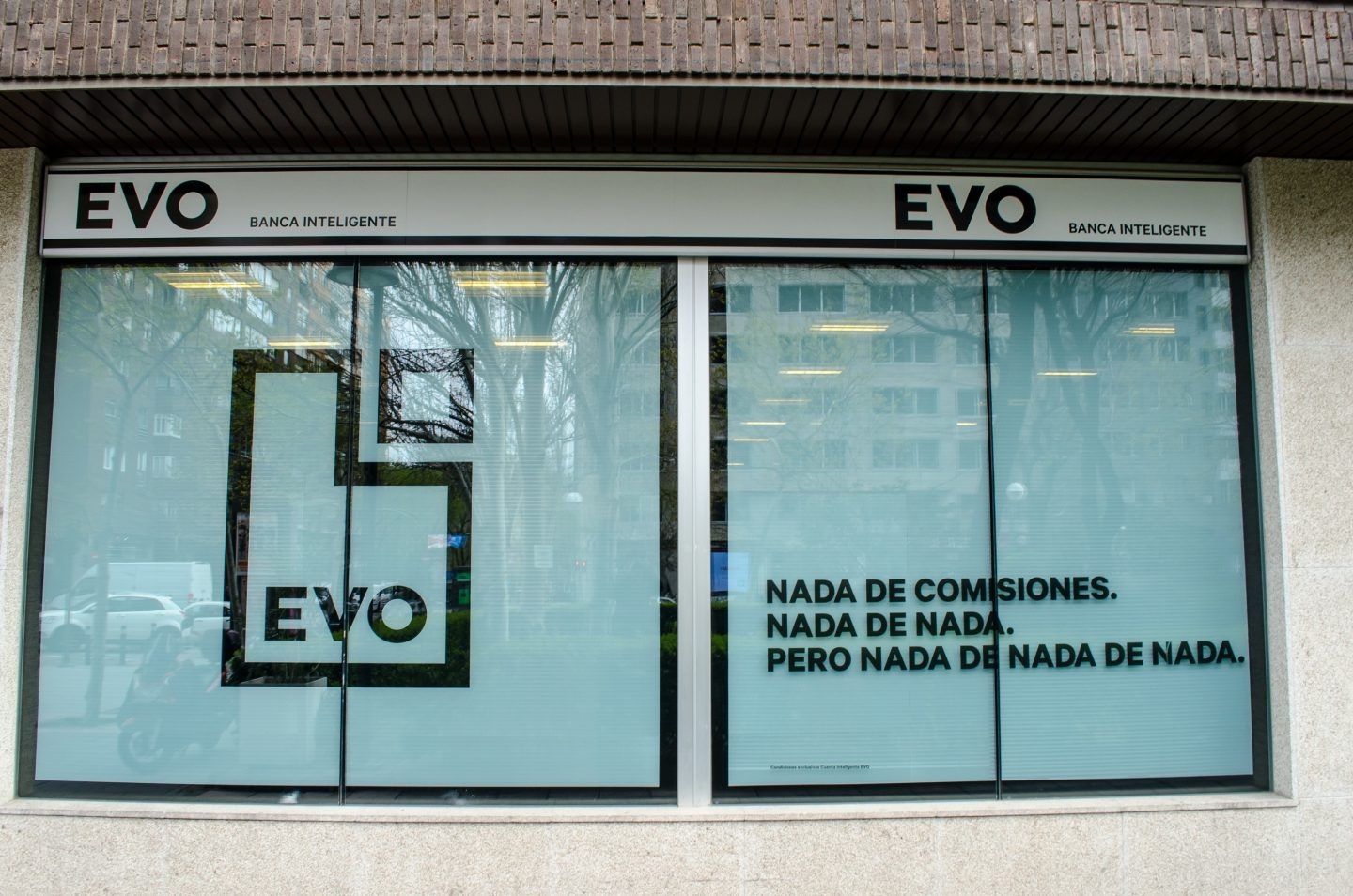 Las nuevas comisiones de las tarjetas de Evo Banco generan malestar entre sus clientes.
