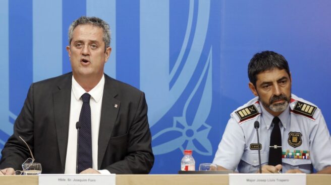 Puigdemont mantendrá a Trapero al frente de los Mossos al no haber sentencia El 'conseller' de Interior, Joaquim Forn, junto al mayor de los Mossos d'Esquadra, Josep Lluís Trapero.
