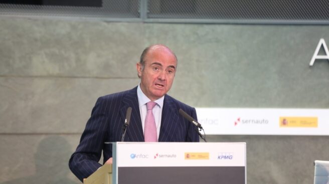El ministro de Economía, Luis de Guindos, se reúne con inversores internacionales en un momento crucial del desafío de Cataluña.