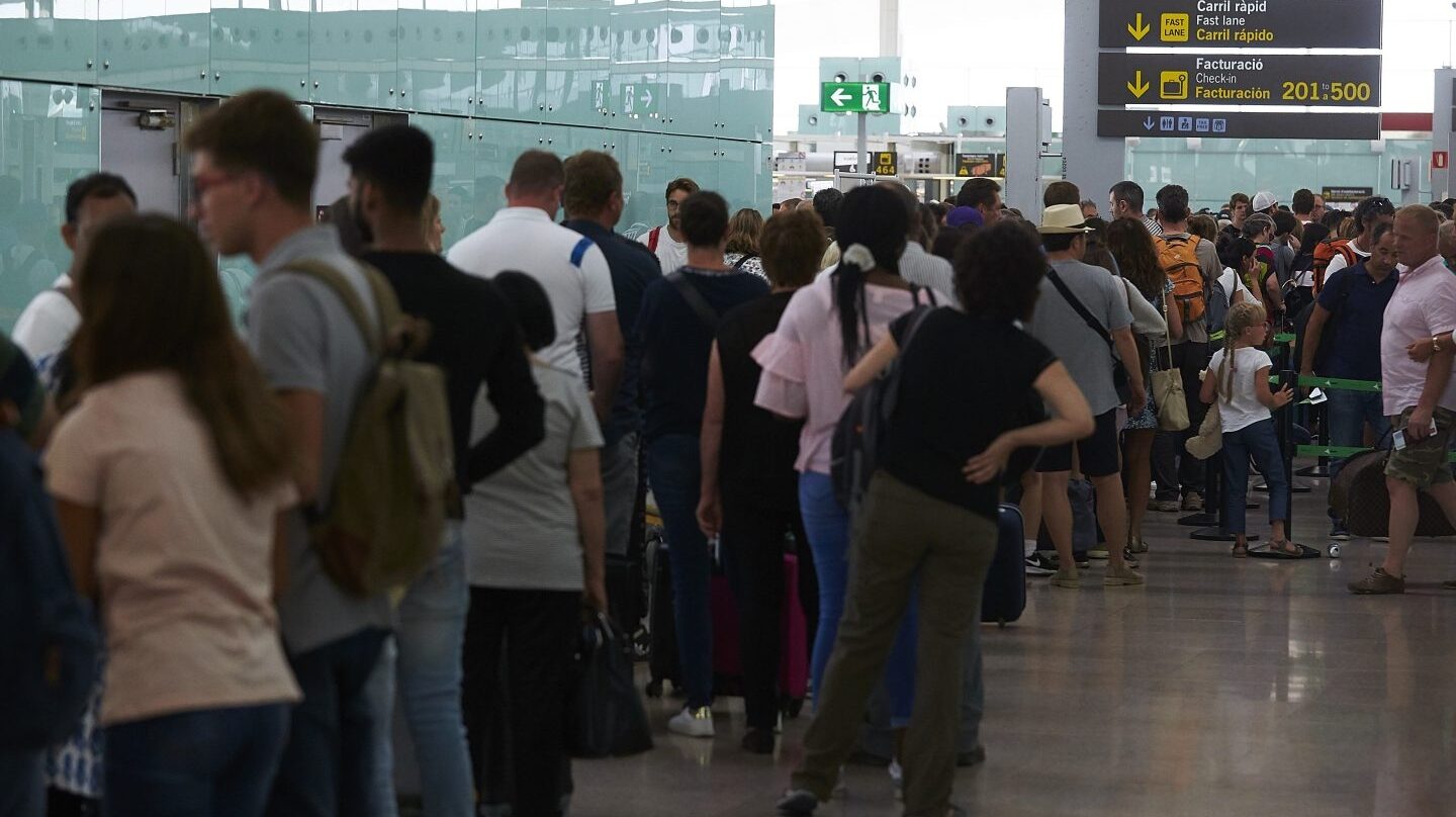 Colas en el aeropuerto de El Prat.