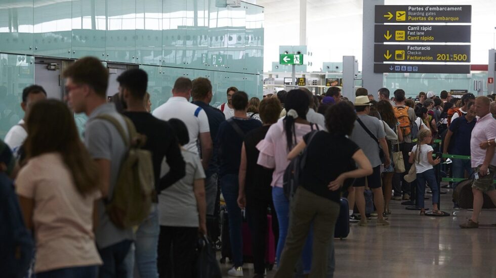 Colas en el aeropuerto de El Prat.