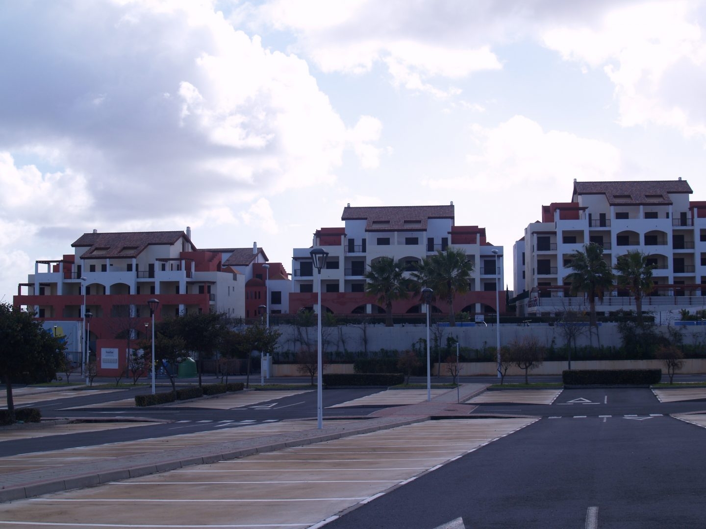 Obra parada en Ayamonte (Huelva) que Sareb vende actualmente.