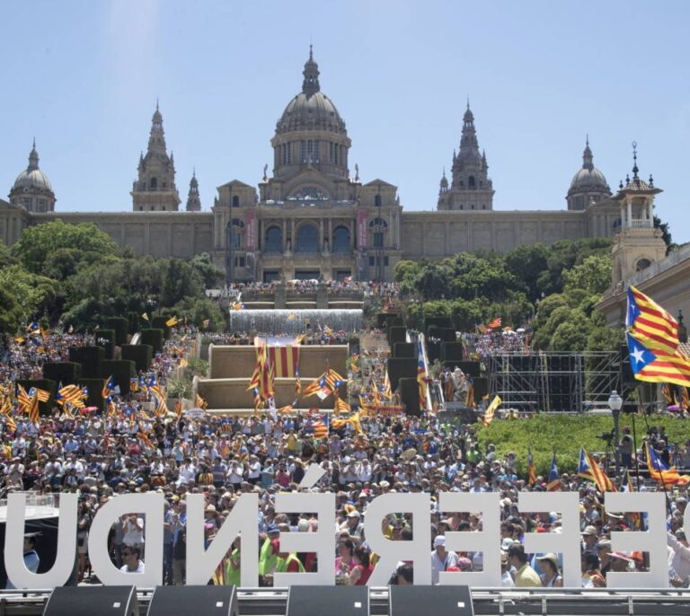 La deuda de Cataluña tendrá la nota de Bangladesh si el Gobierno le quita el FLA