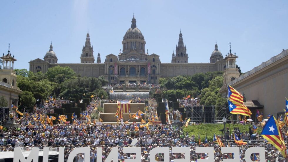 El Gobierno amenaza con cortar la financiación a Cataluña por el referéndum independentista.