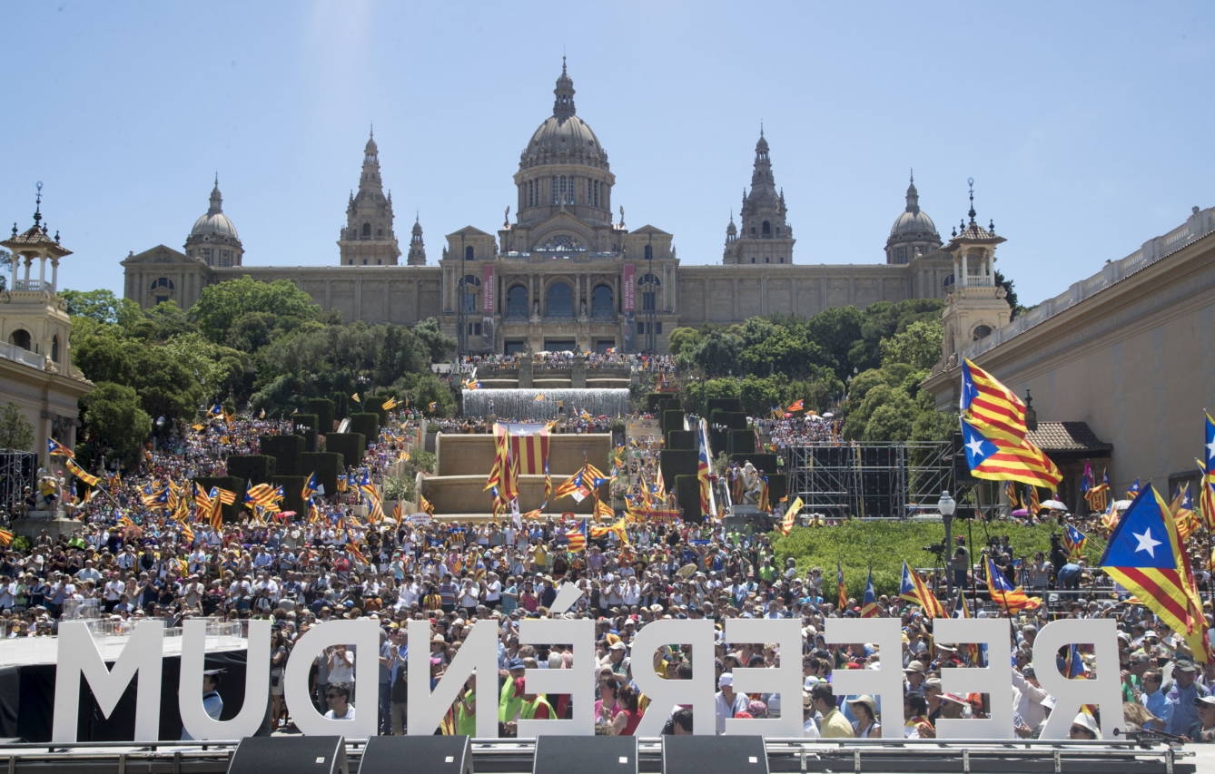El Gobierno amenaza con cortar la financiación a Cataluña por el referéndum independentista.