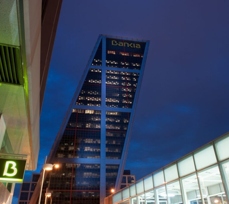 Revés al Gobierno: Bankia liquida en bolsa todo lo ganado por la unión con BMN