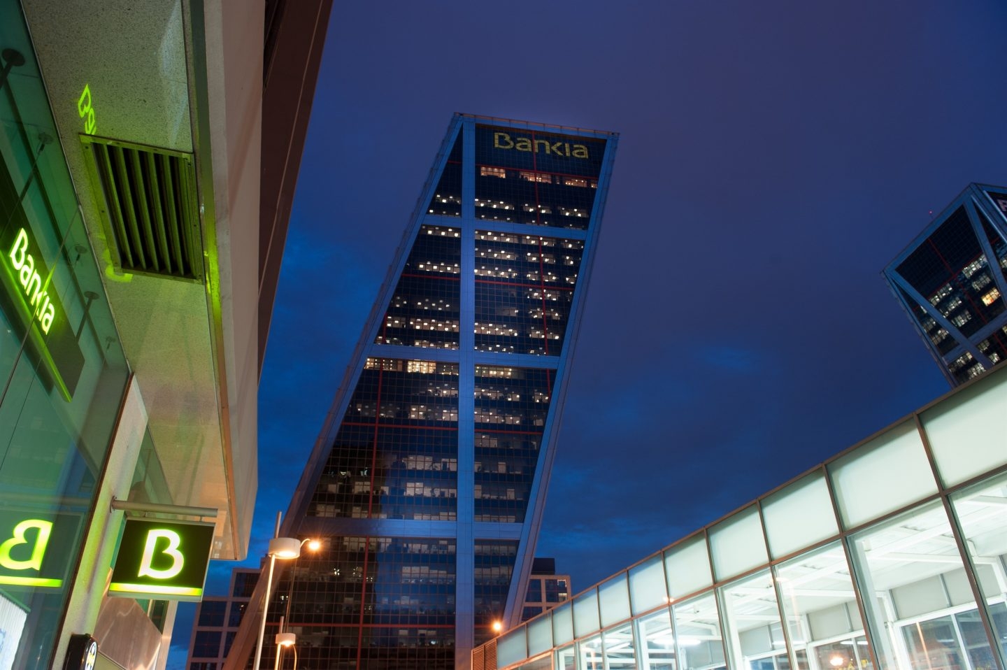 La caída de Bankia en bolsa dificulta la reactivación de su privatización.