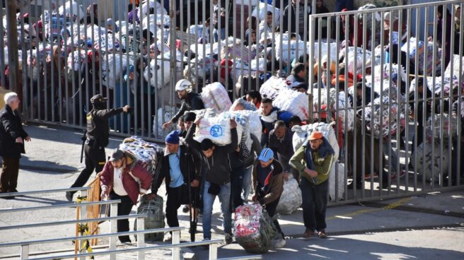 Cierran una semana la frontera de Ceuta para mercancías por la presión migratoria