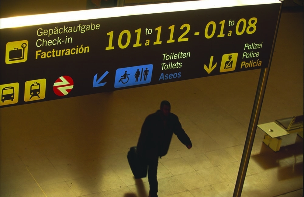 Pasajero en el aeropuerto de Málaga-Costa del Sol.