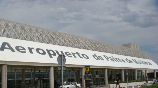 Cierran el aeropuerto de Palma de Mallorca por la salida a pista de pasajeros El aeropuerto de Palma de Mallorca.
