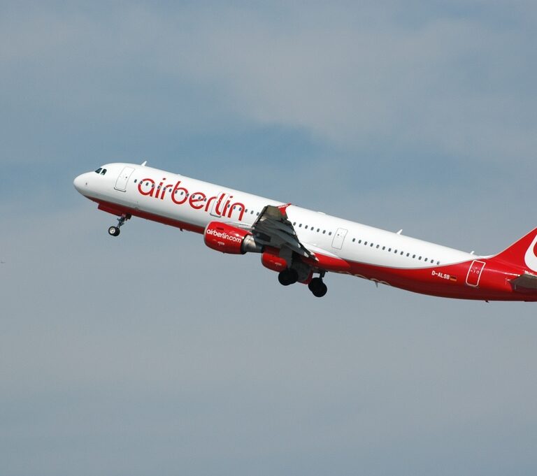 Air Berlin se declara insolvente y Merkel y Lufthansa salen al rescate de la aerolínea