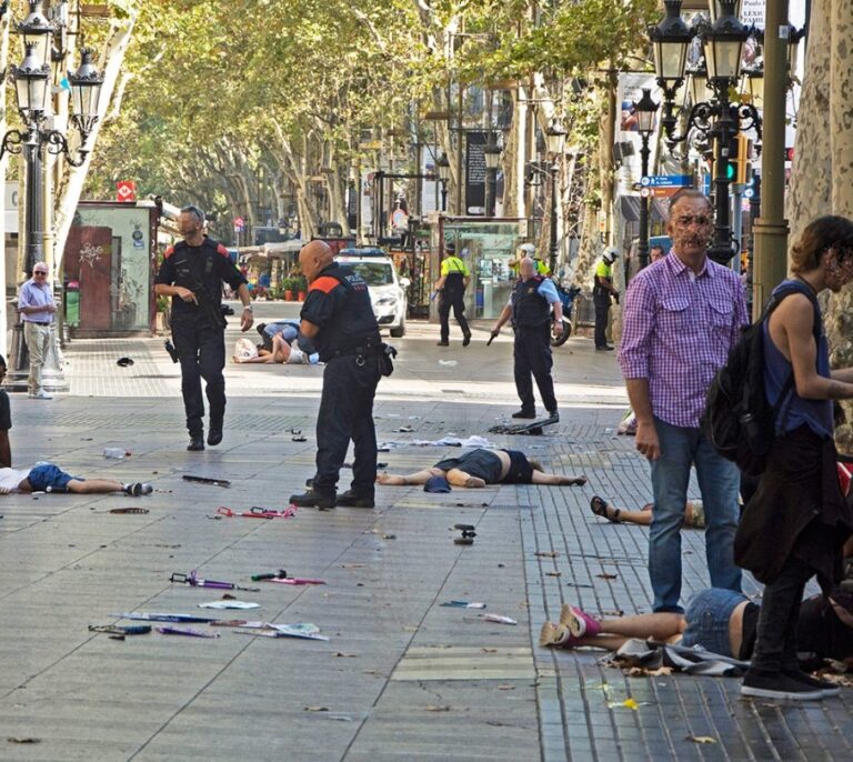 Al menos 13 muertos y más de 100 heridos tras el atropello en La Rambla
