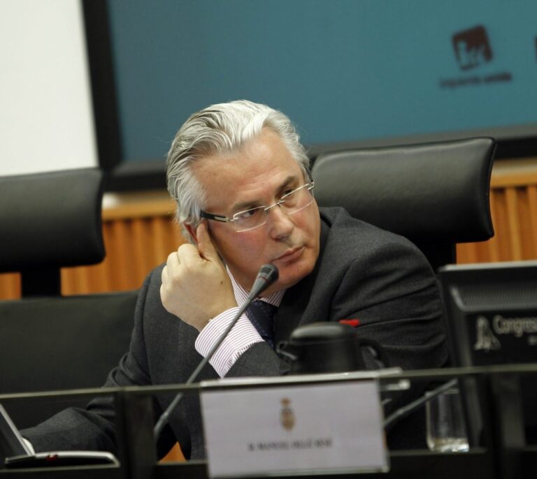 Baltasar Garzón defenderá al comisario vinculado a Villarejo detenido ayer