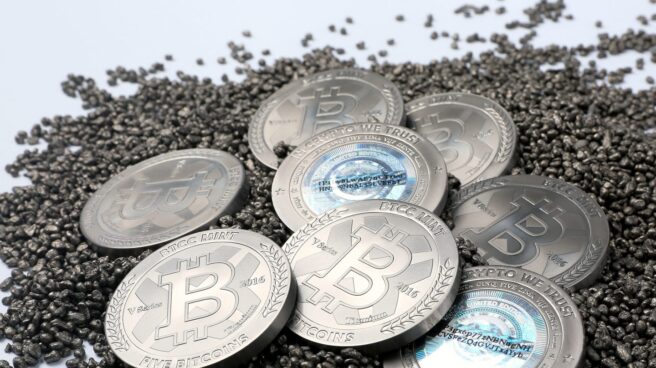 Los inversores empiezan a ver en el bitcoin un mejor refugio que el oro.