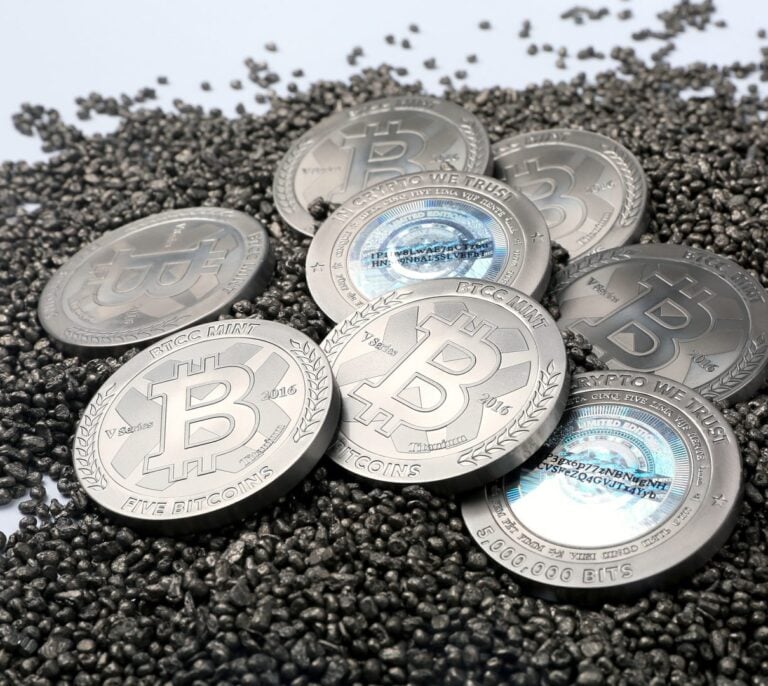 El bitcoin se dispara un 60% en dos semanas y disputa al oro su atractivo como refugio