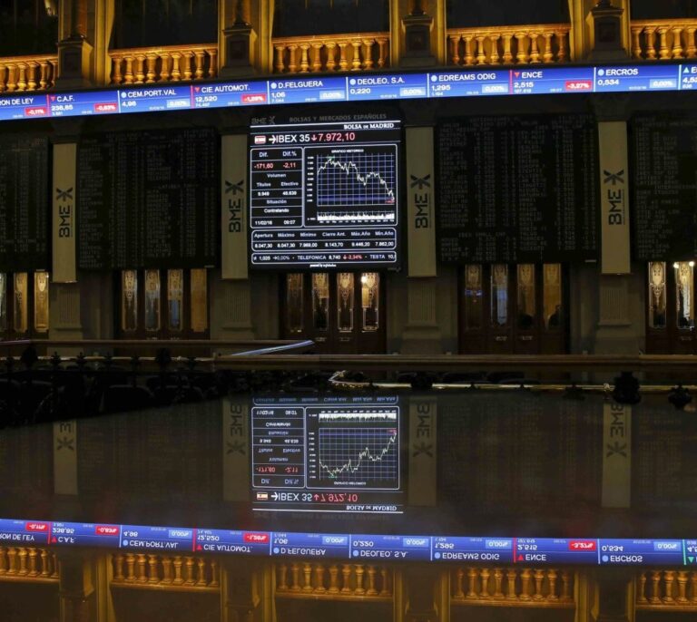 El Ibex roza mínimos desde abril golpeado por la tensión tras los atentados en Cataluña