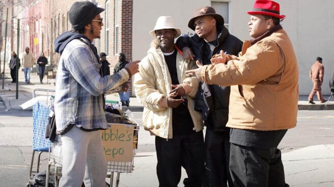 Bubbles, uno de los personajes más míticos de 'The Wire', está inspirado en Possum, un verdadero yonki de Baltimore y confidente policial. Bubbles, uno de los personajes más míticos de 'The Wire', está inspirado en Possum, un verdadero yonki de Baltimore y confidente policial.