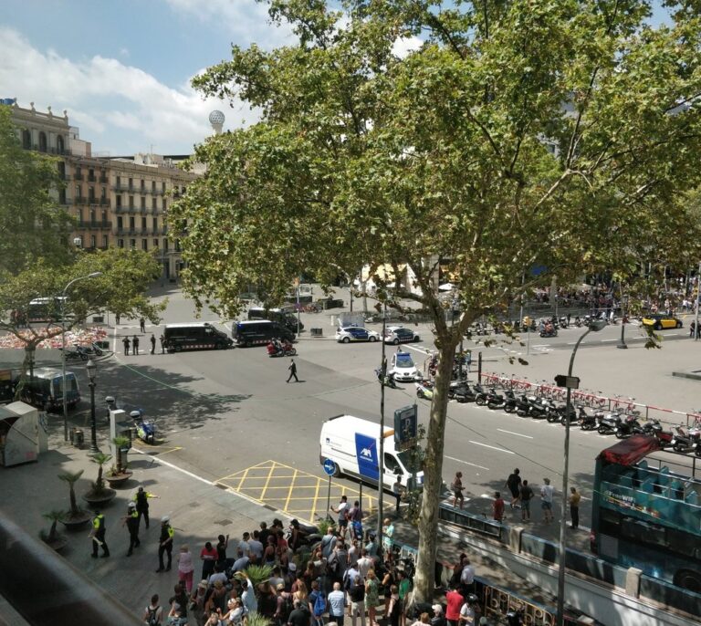 Sindicatos policiales denuncian que una Cataluña "autosuficiente" les excluye en el atentado