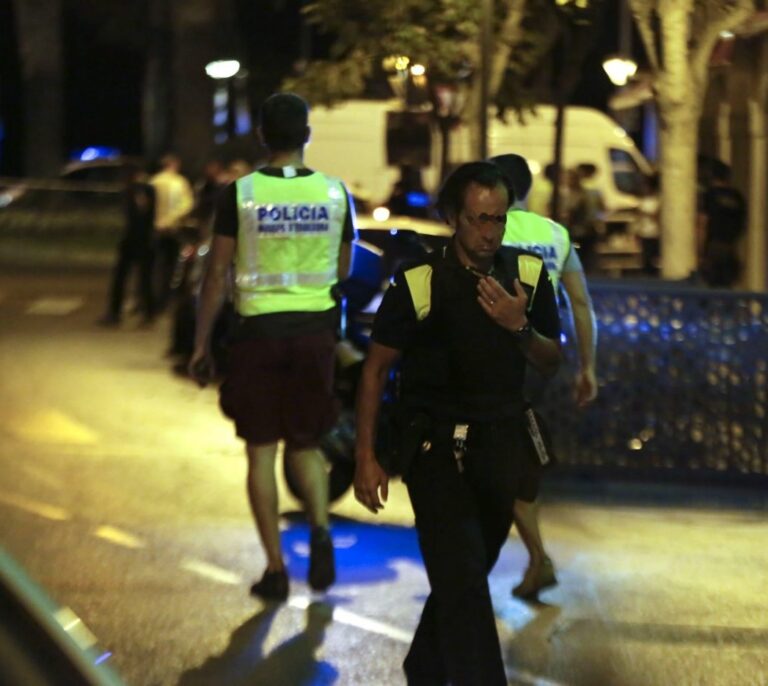 Abatidos cinco terroristas en Cambrils que intentaban una nueva masacre
