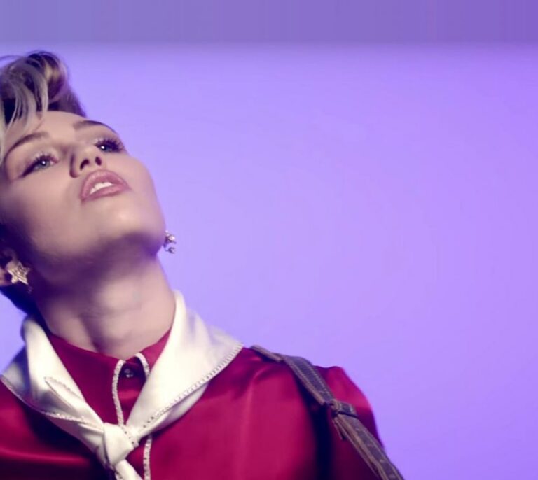 Tributo a Elvis en 'Younger Now', el regreso de Miley Cyrus