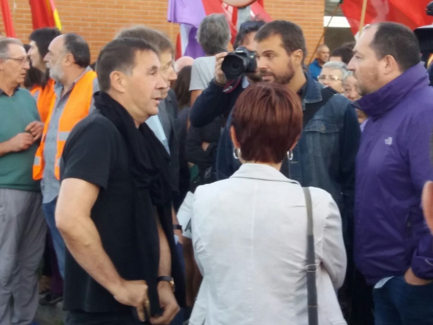 Arnaldo Otegi, a las puertas de la prisión.