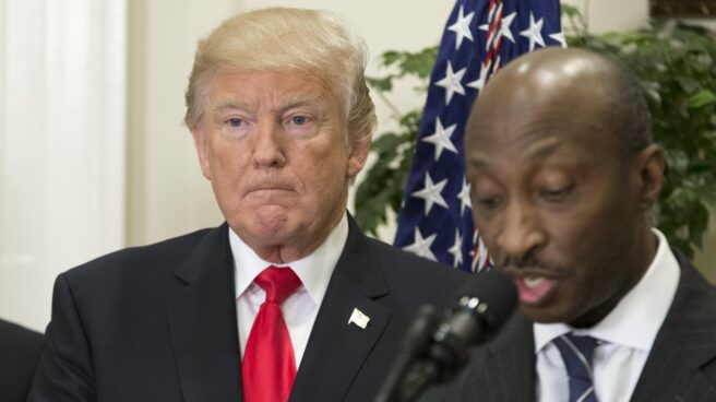 donald-trump Donald Trump, junto al presidente del gigante farmacéutico Meck, Kenneth Frazier.
