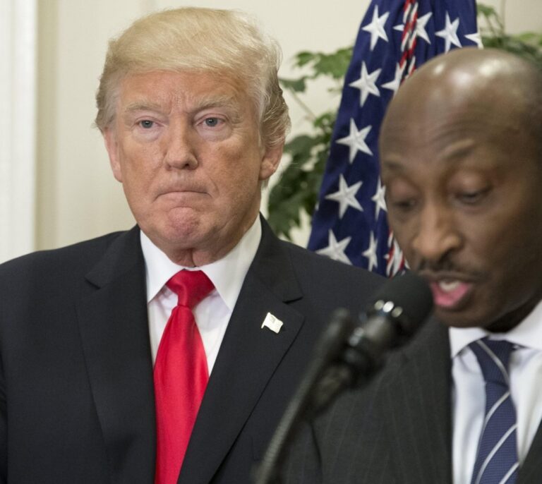 Trump culpa "a las dos partes" por la violencia racista en Charlottesville