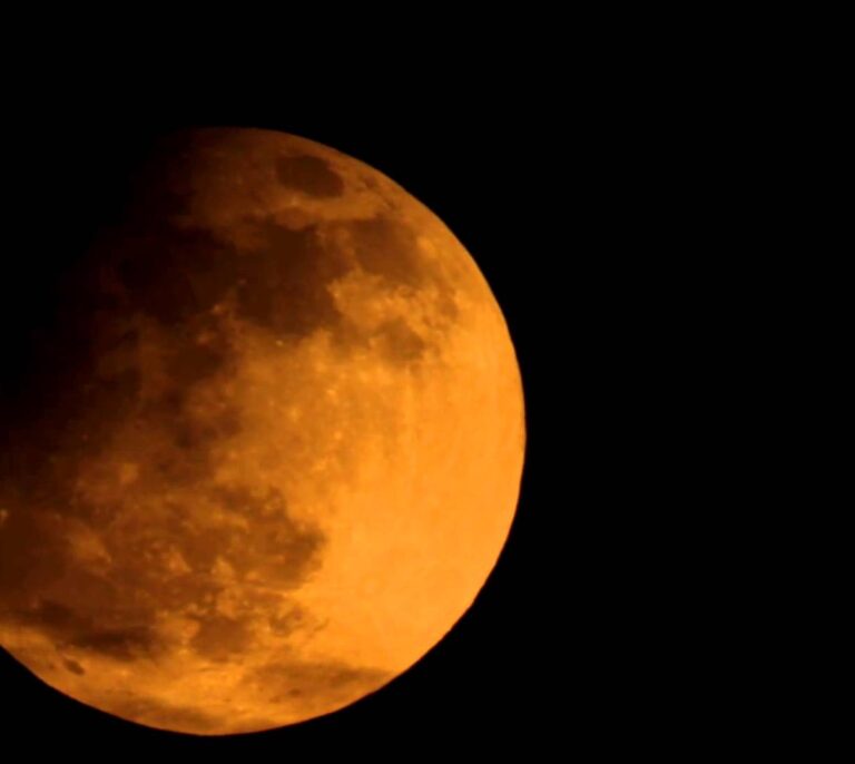 Esta noche, eclipse de Luna