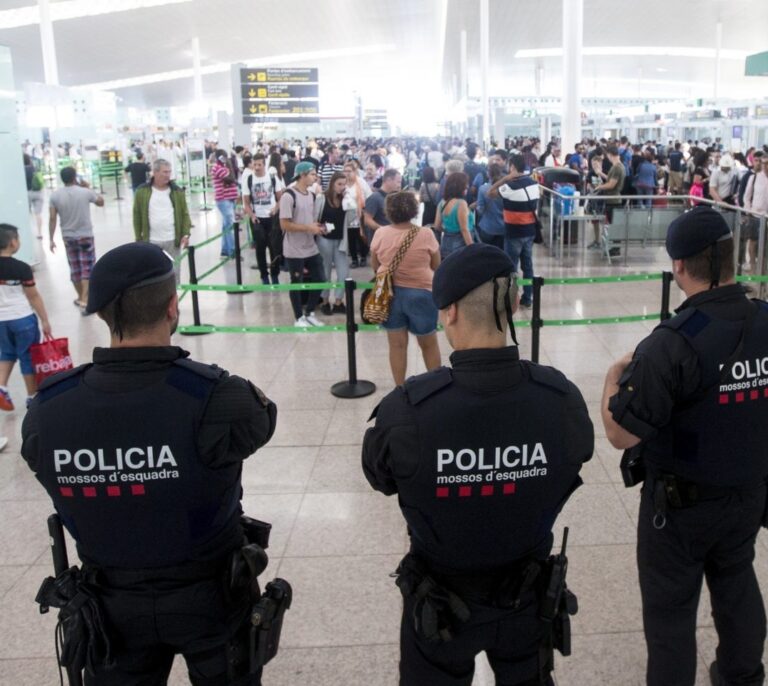 Amenaza de colas en El Prat: los vigilantes inician esta noche la huelga indefinida
