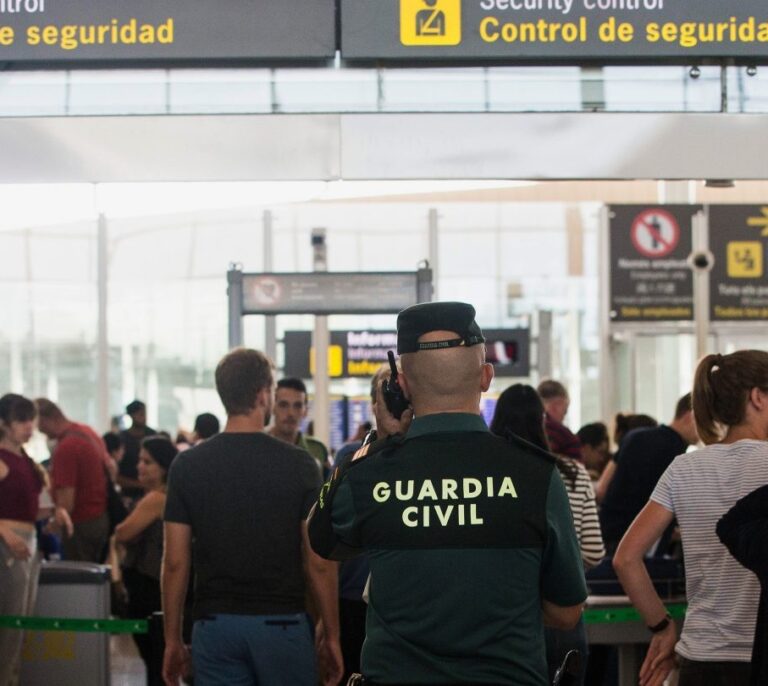 Gobierno y Generalitat hacen causa común contra el comité de Eulen en El Prat
