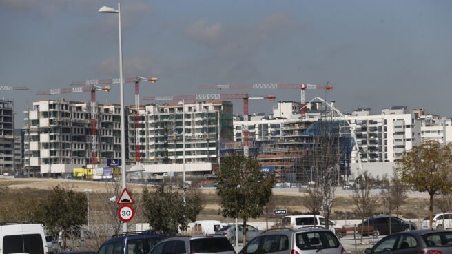Viviendas de nueva construcción en España: los bancos recomiendas comprar este año ante el aumento de precios. Viviendas de nueva construcción en España.