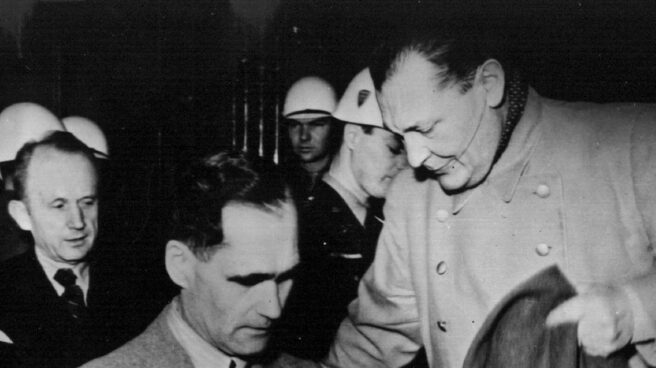 Fotografía de archivo de 1946 que muestra a Rudolf Hess, lugarteniente de Adolf Hitler, durante los Juicios de Nuremberg.