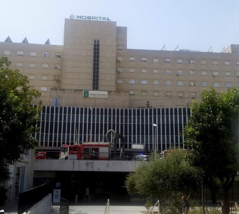Una mujer que acababa de dar a luz muere seccionada por un ascensor en un hospital de Sevilla