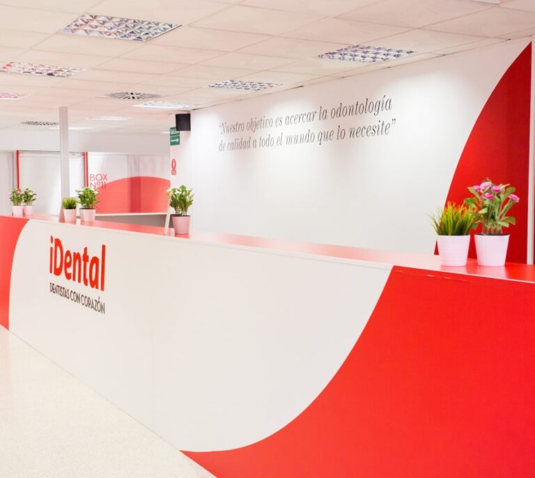 Cien dentistas de iDental, investigados por mala praxis en lo que va de año en Madrid