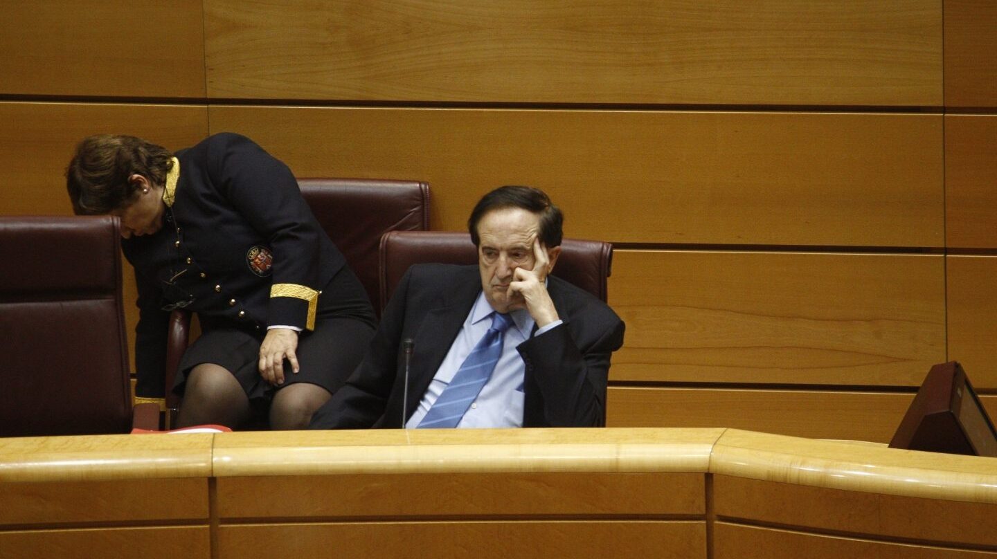 El presidente de la Comisión Constitucional, Juan José Lucas.
