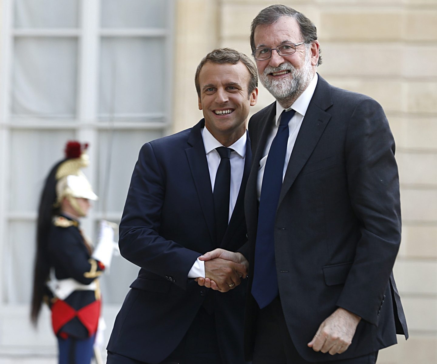 Emmanuel Macron y Mariano Rajoy, en agosto de 2017 en París.