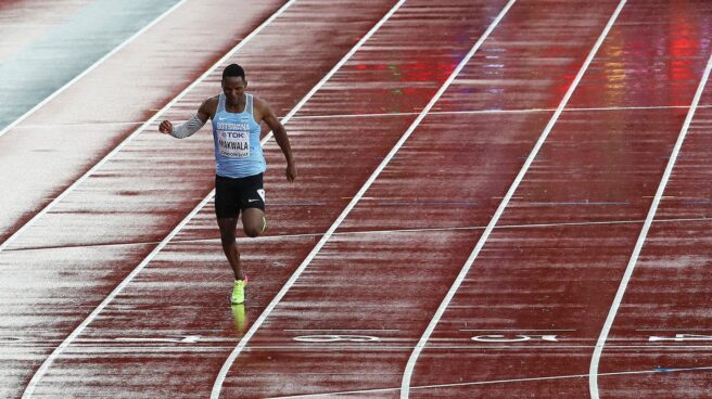 Makwala corre solo su ronda de 200 metros en el Mundial de Londres y gana